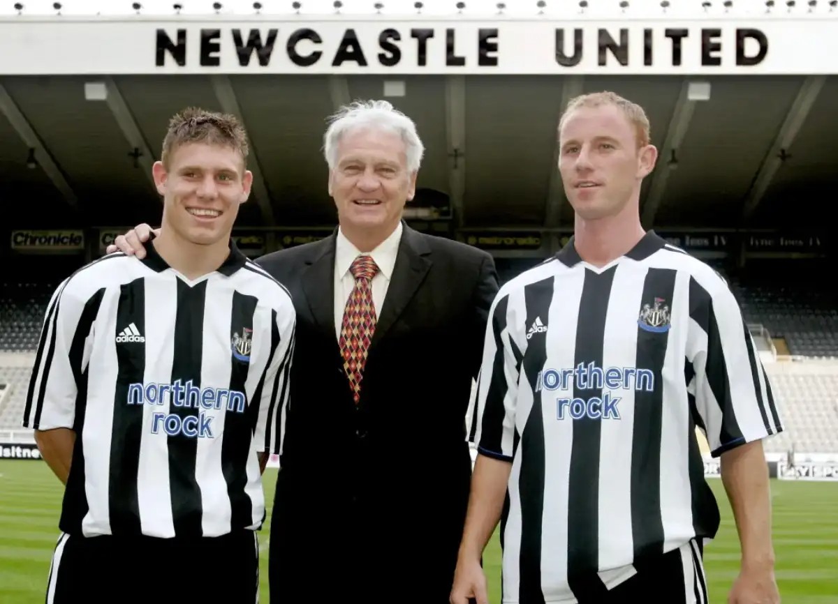 致敬联赛最后一尊大恐龙,他的球员生涯是半部英超历史